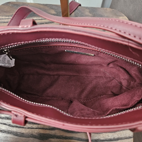 Steve Madden Burgundy Crossbody / Shoulder Bag – NWT With Heart Charm - Picture 6 of 8